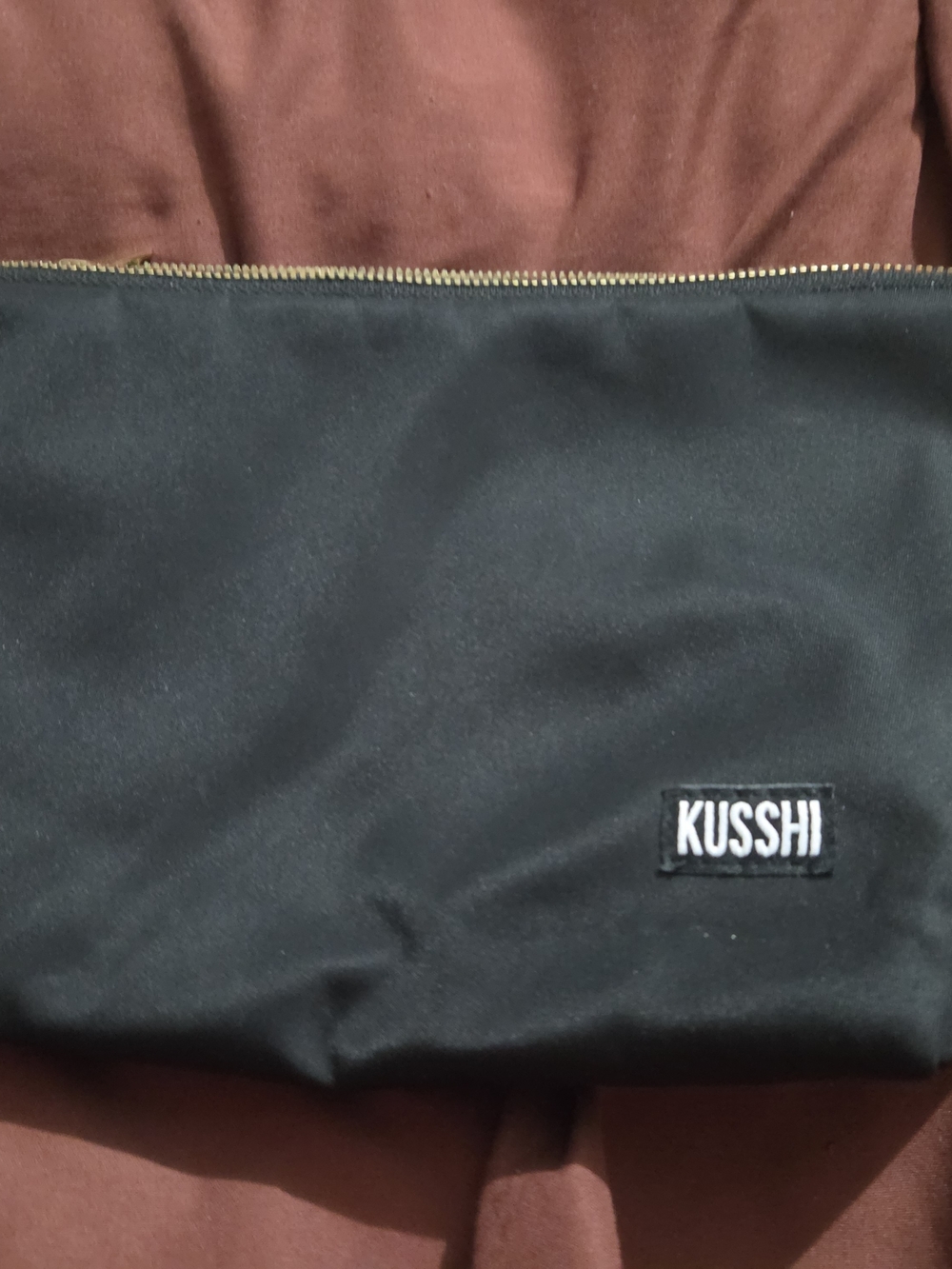 Kusshi Black Travel Pouch — Compact Everyday Organizer